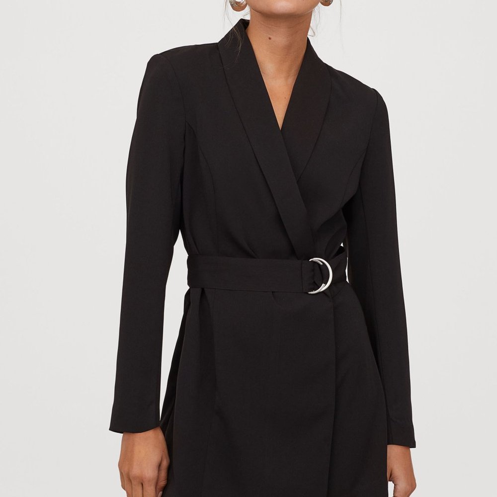 SALE 🖤🤍 EUC H&M Blazer Wrapover Romper Shorts Belted